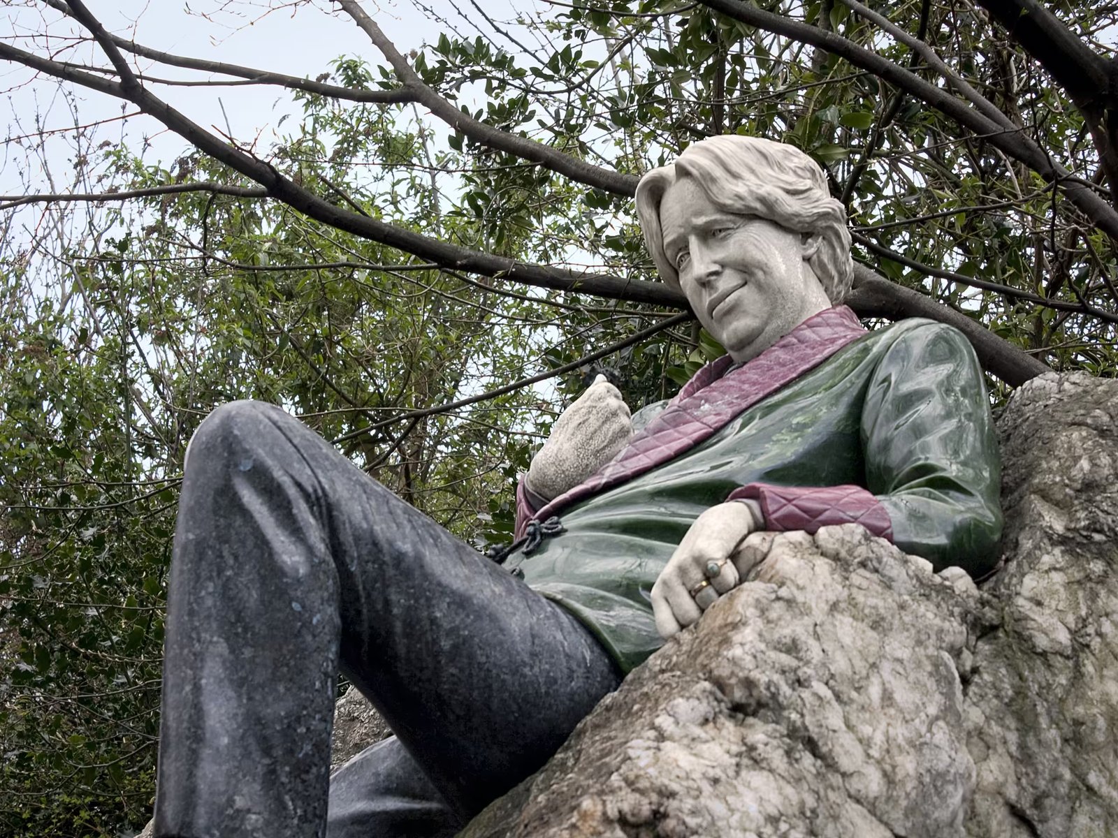 To άγαλμα του Oscar Wilde στο Δουβλίνο